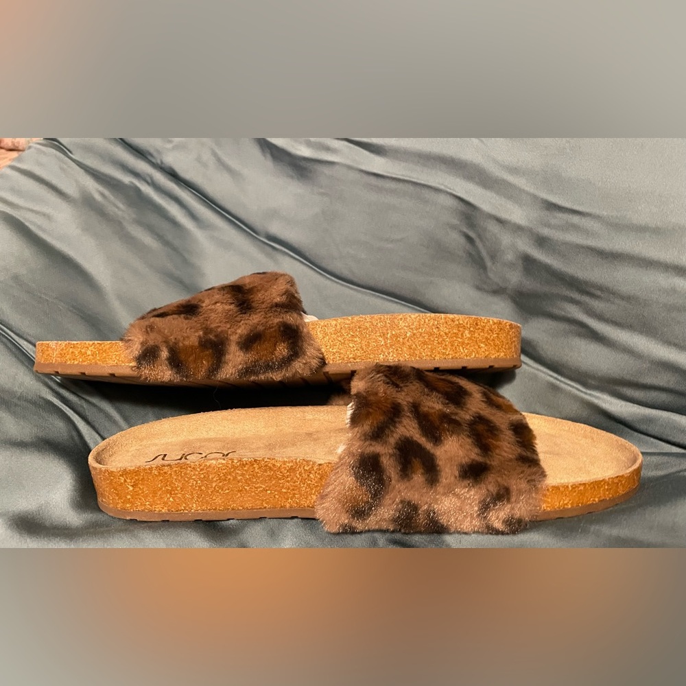 NWT Sugar Bravos Leopard Print Fur Slide Sandals